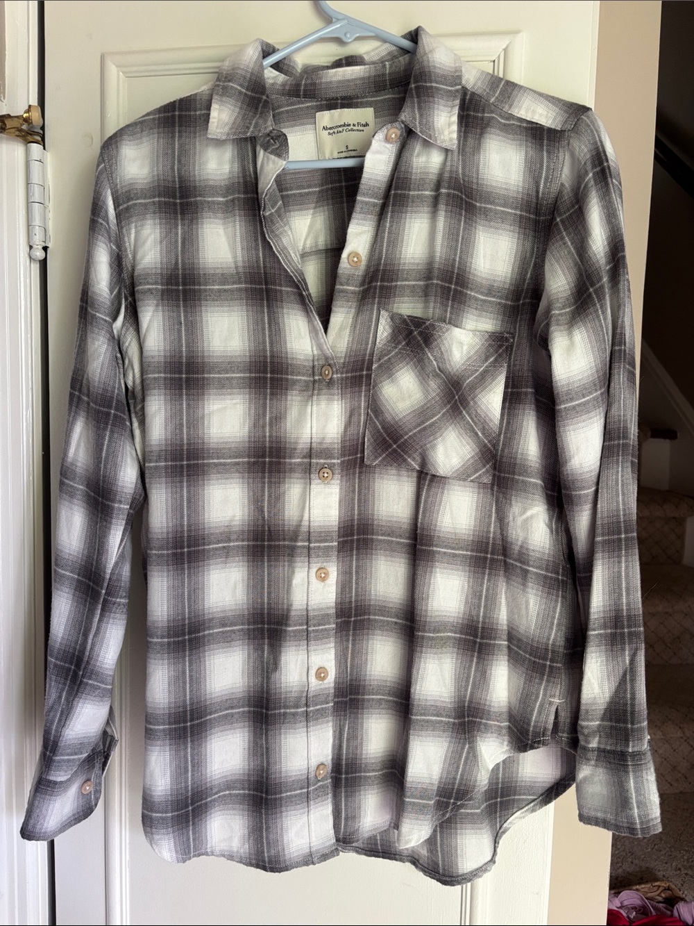 Abercrombie & Fitch women’s Black and White Plaid Button-Down Shirt